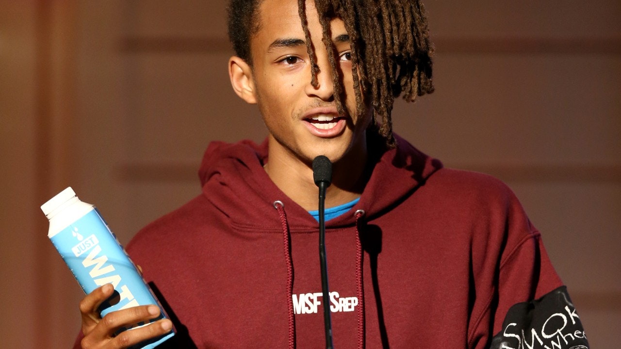 Джейден смит карьера. Вода Джейдена Смита. Just Water Jaden Smith. Jaden will Smith just Water. Смита Джейден: на концерте рэпера Tyler.